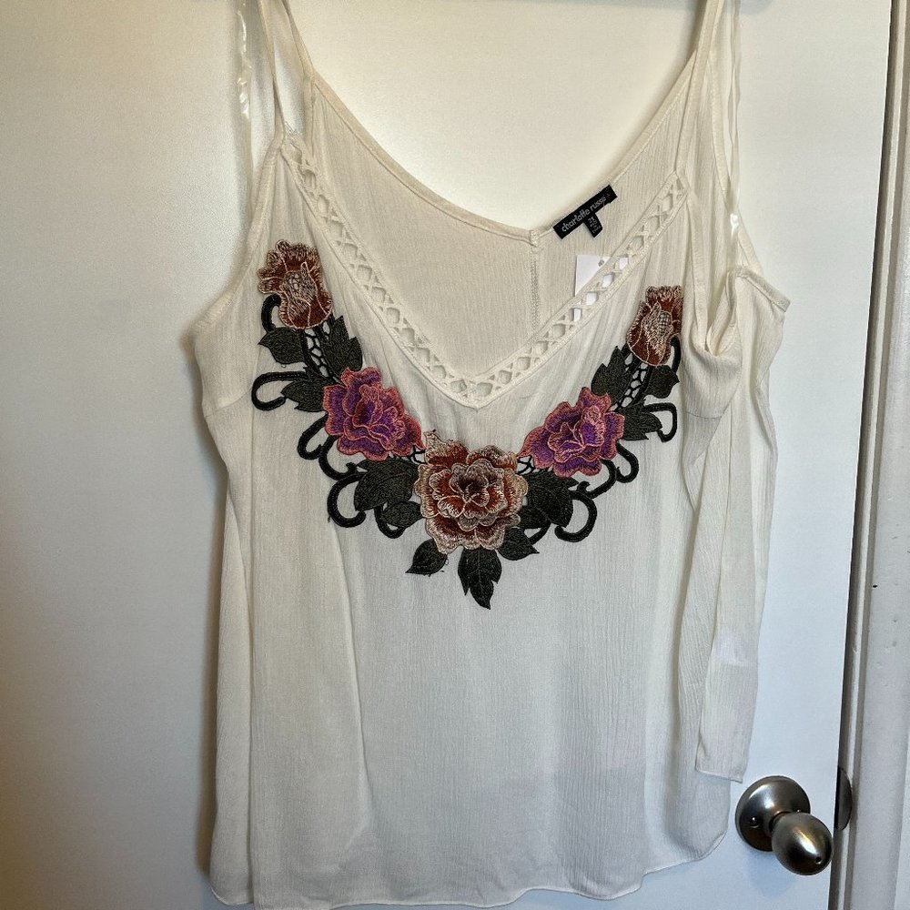 Charlotte Russe Plus NWOT Cream Gauzy, Floral Embroidery Sleeveless Top 2X